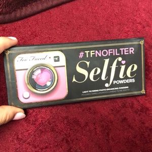 Too Faced setting powder palette